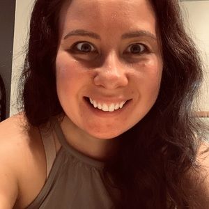 Meet your Posher, Larissa